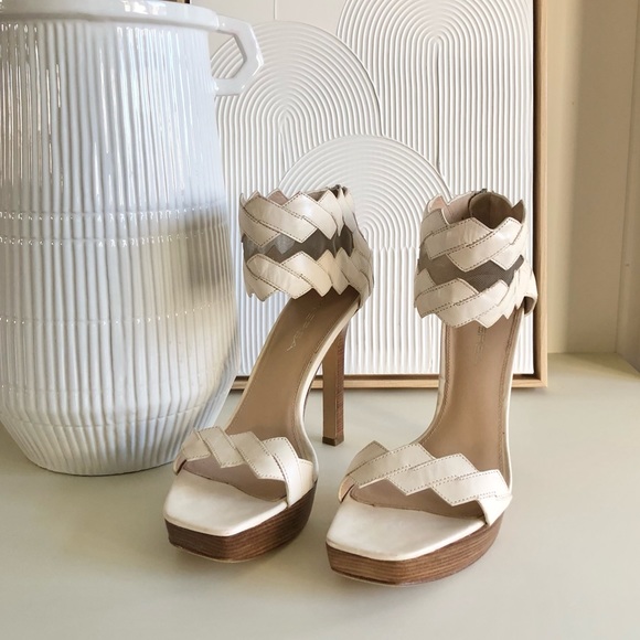 Via SPIGA creamy white leather heel with fine detail size 7 - Picture 9 of 17